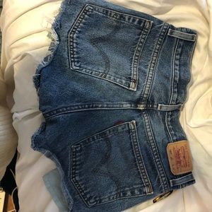 levi cutoff shorts
